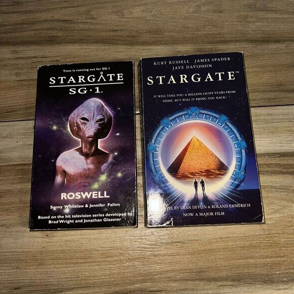 Stargate Kurt Russell Bundle With Stargate SG1 Roswell Sonny Whitelaw & Jennifer - Picture 1 of 7